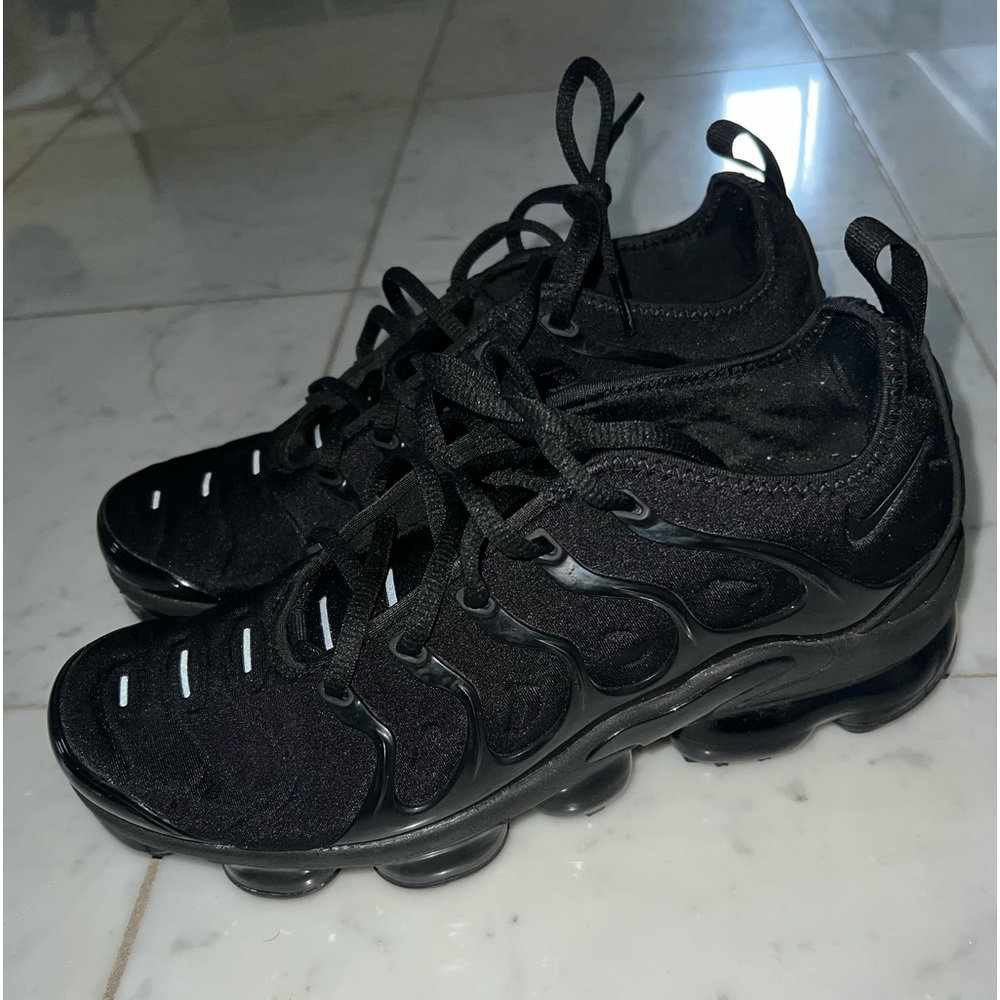 Nike Air VaporMax Plus - Women’s size 8.5, Men’s size 7 - Triple Black